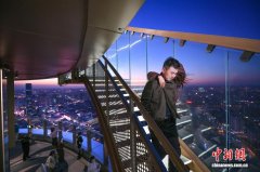 天津300米露天观景台吸引民众 360°云端视角解锁城市新体验